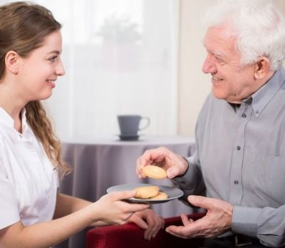 Spuntini per anziani inappetenti: a volte basta poco per ritrovare la fame